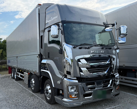 低床ウイング車